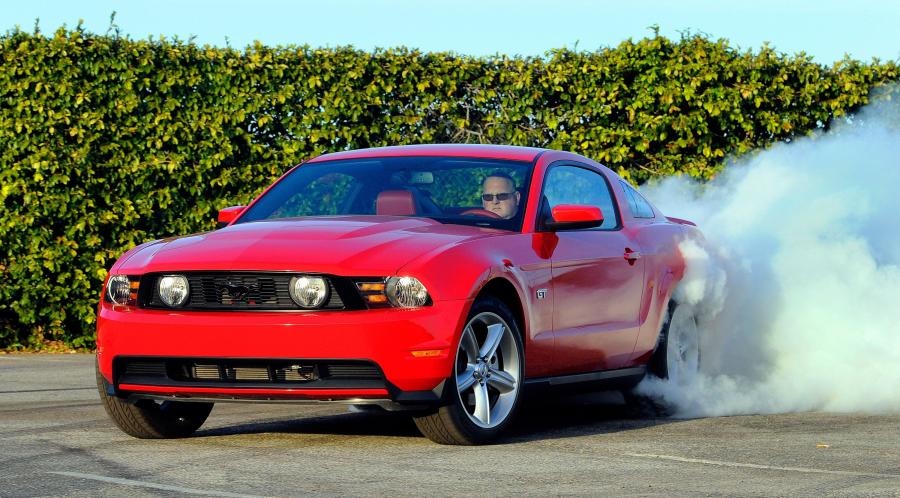  Ford Mustang GT 2010 года  (фото 100 из 213)